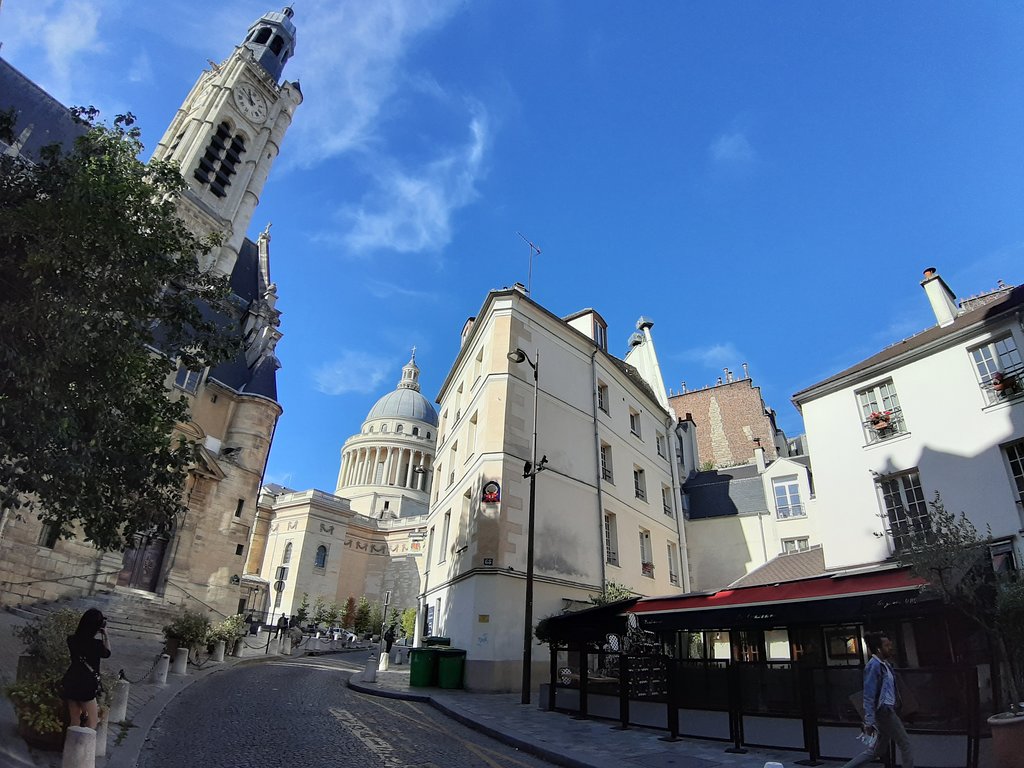 Paris Walking Tour Guide